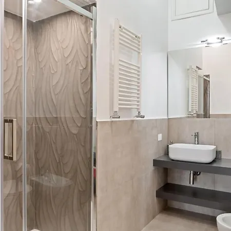 Bmga L Viapaola43 Palace 4* روما