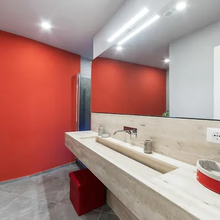 Bmga L Viapaola43 Palace 4* روما