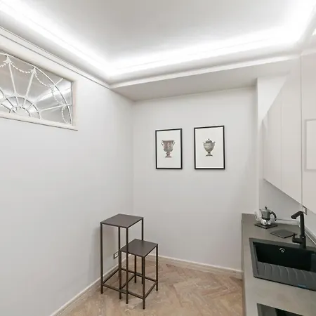 Bmga L Viapaola43 Palace 4* روما