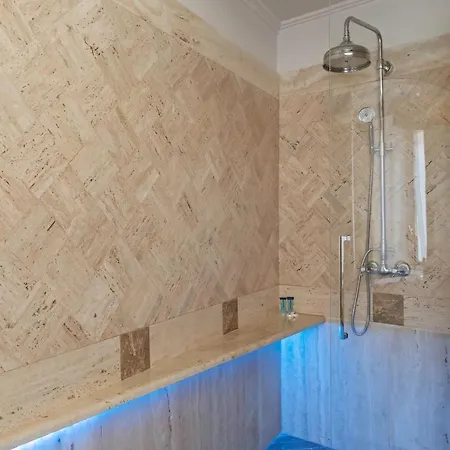 Bmga L Viapaola43 Palace 4*