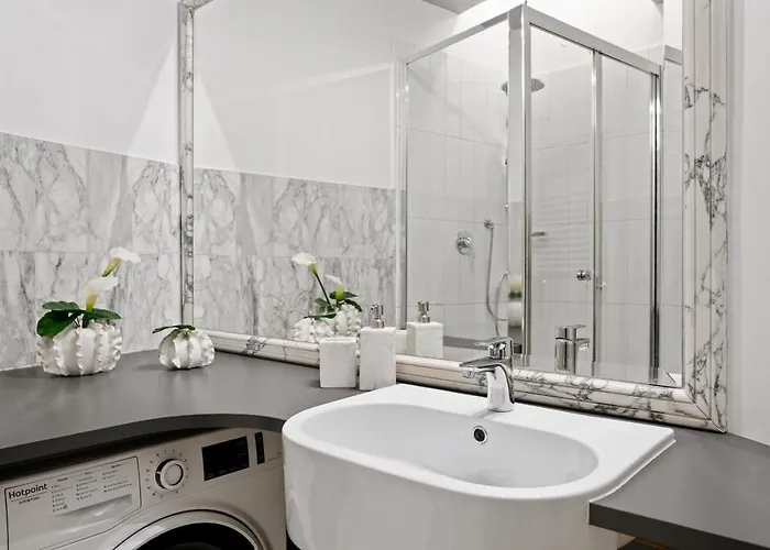 Bmga L Viapaola43 Palace